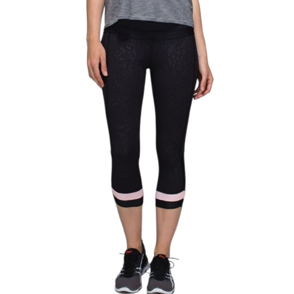 Lululemon Sweaty or Not Crop 21" Full-On Luxtreme Watermark Black Pink Leopard 4 - Picture 16 of 16